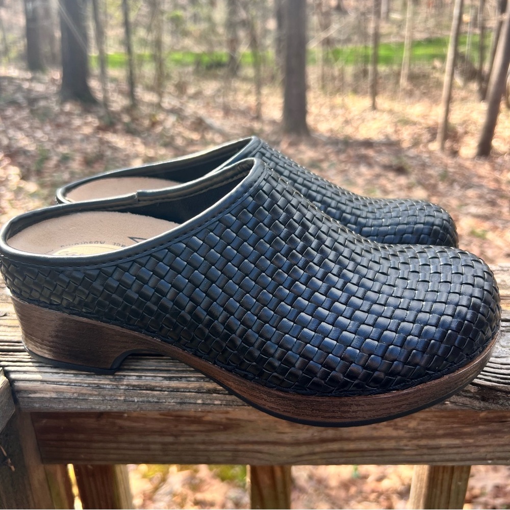 NEW Easy Works by Easy Street Black Women's Slides Clogs Slip Resistant sz 6.5